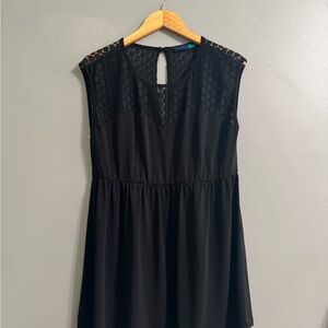 Black Lace Sleeveless Tunic Top
